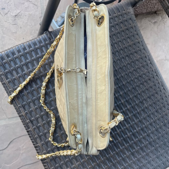 CHANEL Beige Quilted Shoulder Bag with Gold Chain - Picture 13 of 16